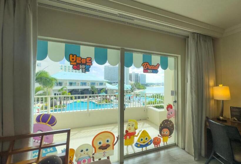 چشم‌انداز استخر اتاق کلوب, Lotte Hotel Guam