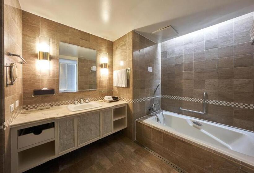 کابین, Lotte Hotel Guam