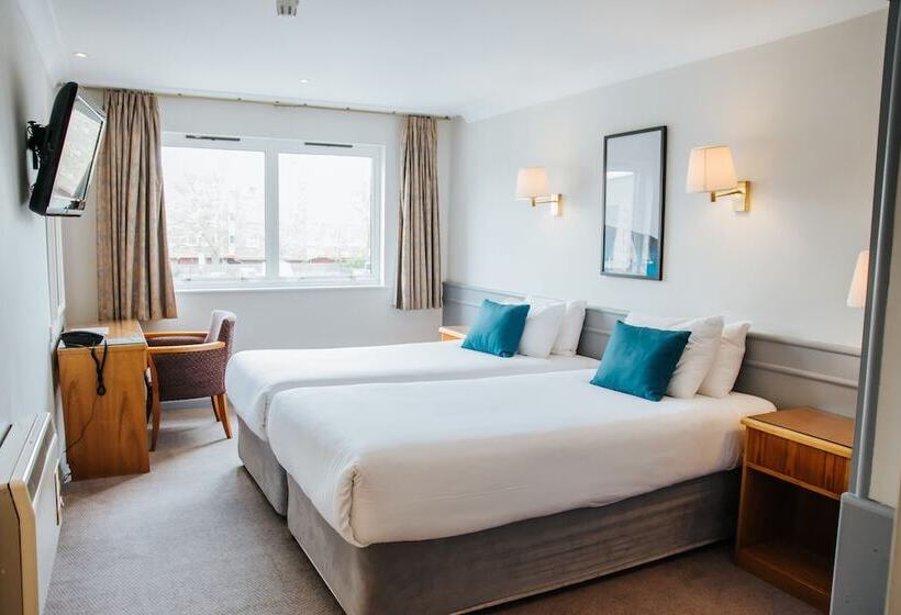 Номер Стандарт, Poole Quay