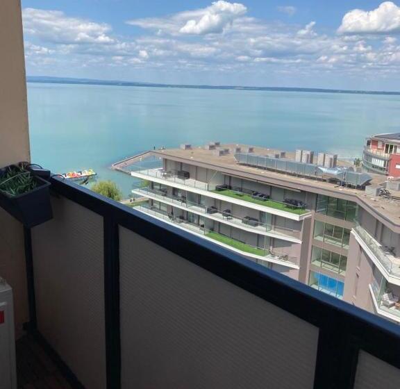 Трехместный Номер Стандарт с Балконом, Aranyhíd Apartman