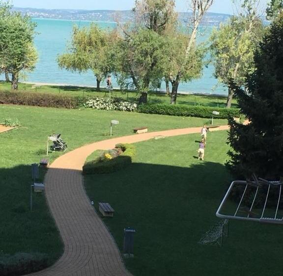 Standard studio with lake view, Aranyhíd Apartman