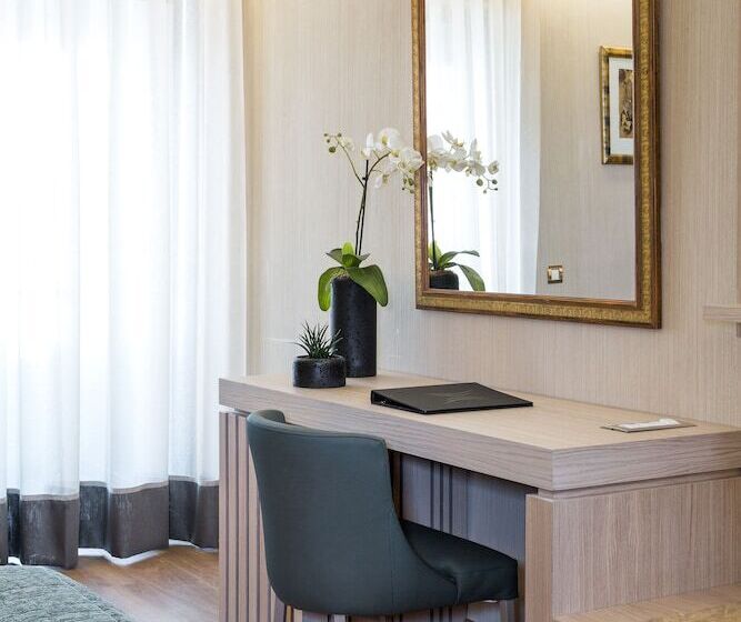 Triplo Executivo, Divani Palace Acropolis