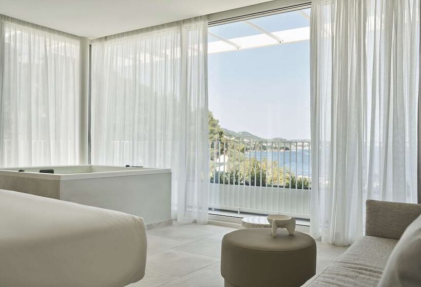 Люкс Вид на Море с Гидромассажем, Radisson Resort Plaza Skiathos