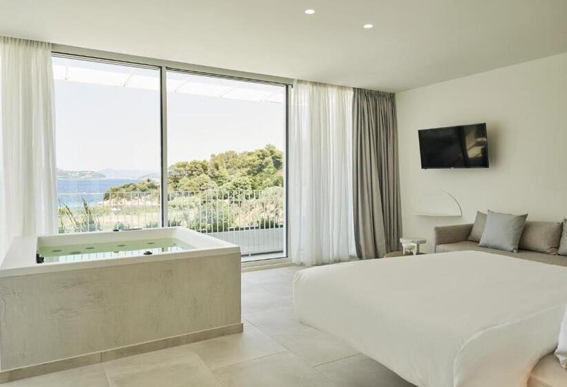 Люкс Вид на Море с Гидромассажем, Radisson Resort Plaza Skiathos