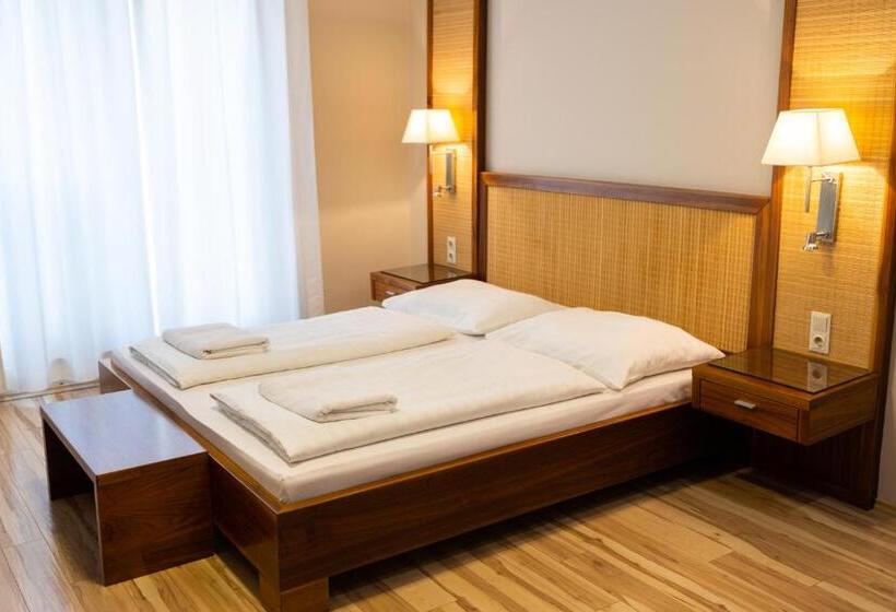 Standardzimmer, Dabas