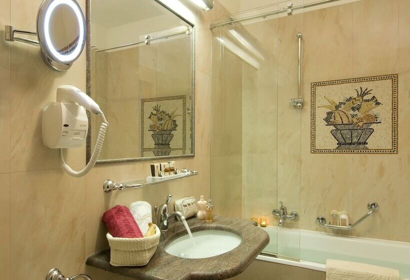 Economy Triple Room, Grand Hotel Dino