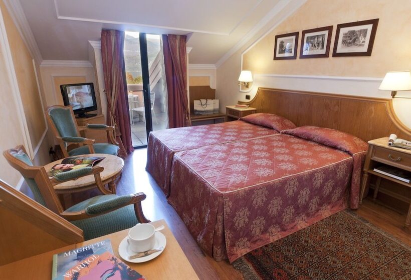 اتاق استاندارد با چشم‌انداز استخر, Grand Hotel Dino
