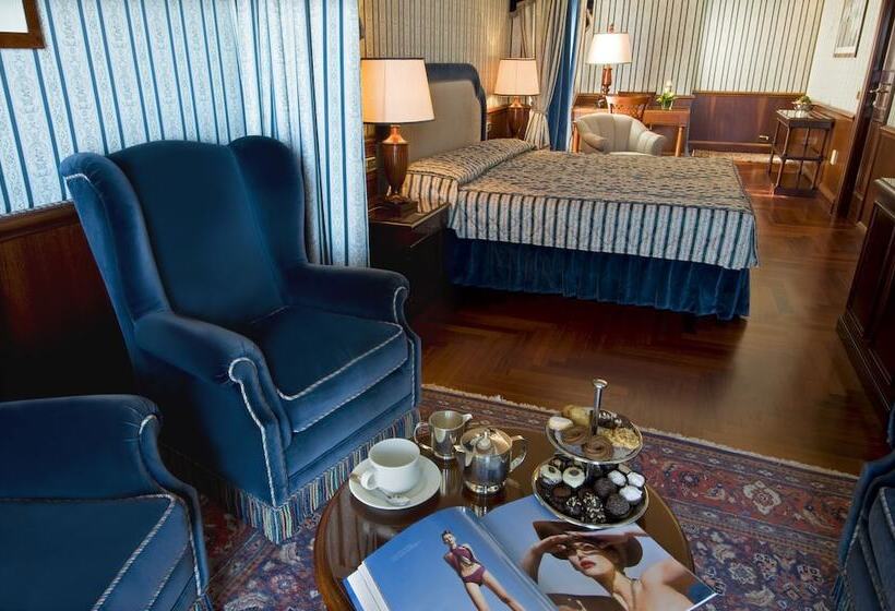 سوییت جونیور با چشم‌انداز دریاچه, Grand Hotel Dino