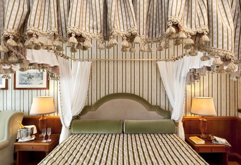 سوییت جونیور با چشم‌انداز دریاچه, Grand Hotel Dino