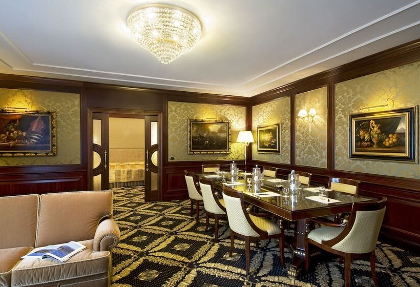 سوئیت سینیور, Grand Hotel Dino