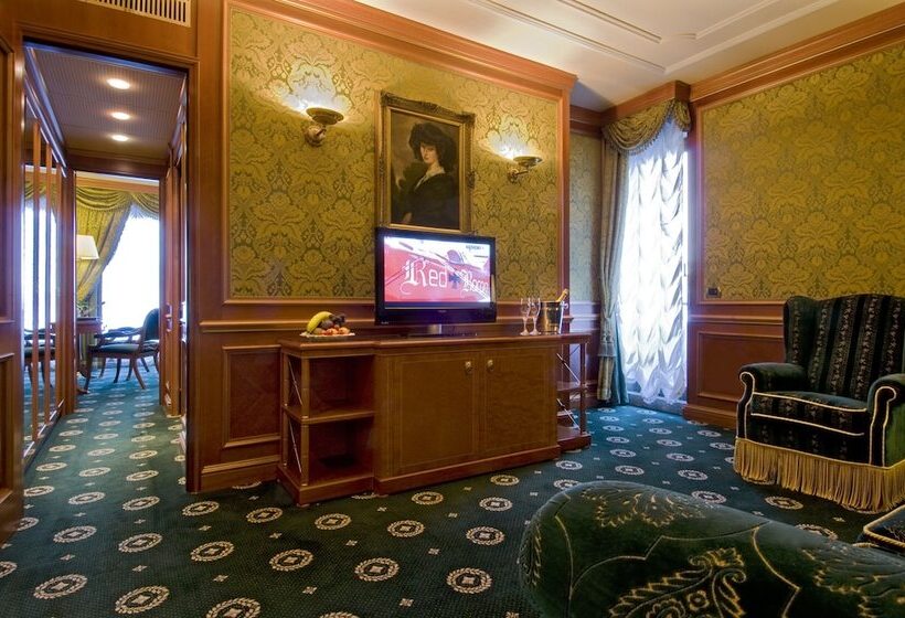سوئیت سینیور, Grand Hotel Dino