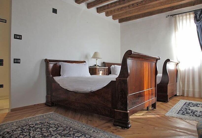 سوییت جونیور, Park Hotel Villa Carpenada