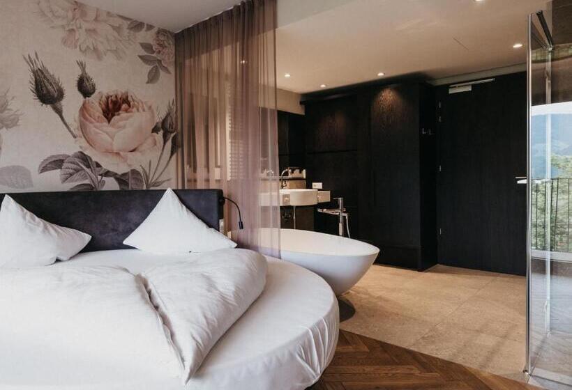 Romantic Room, Rudolf
