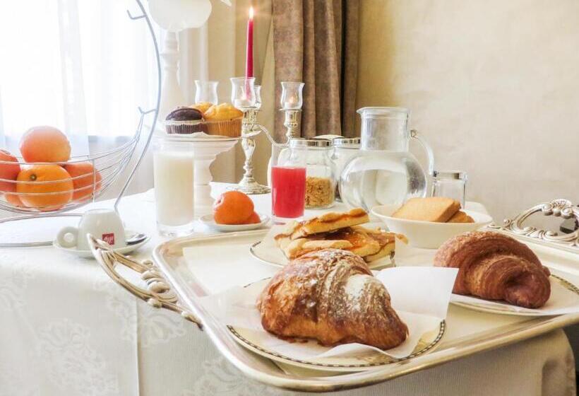 اتاق استاندارد سه نفره, Grand Hotel Europa