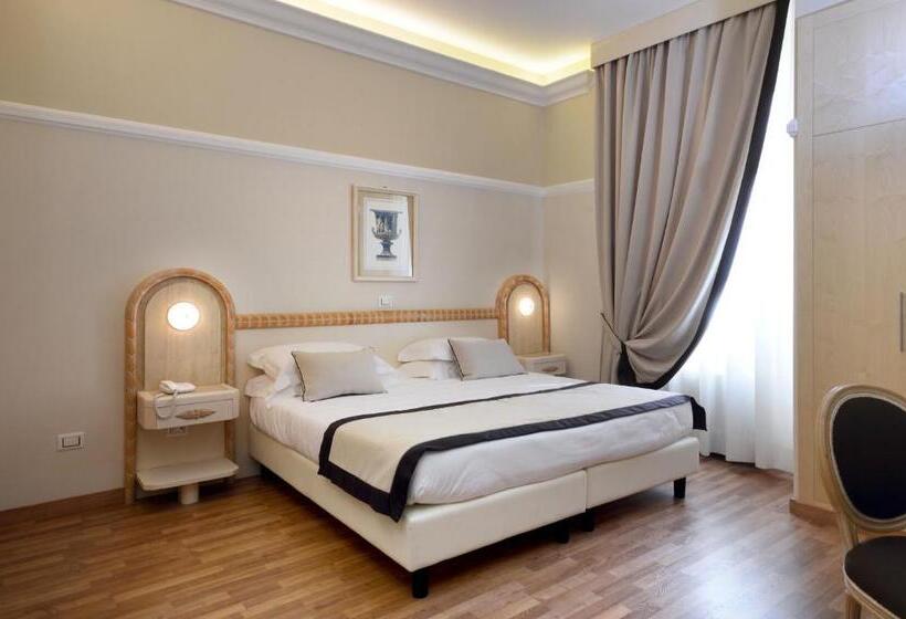 Полулюкс, Grand Hotel Vittoria