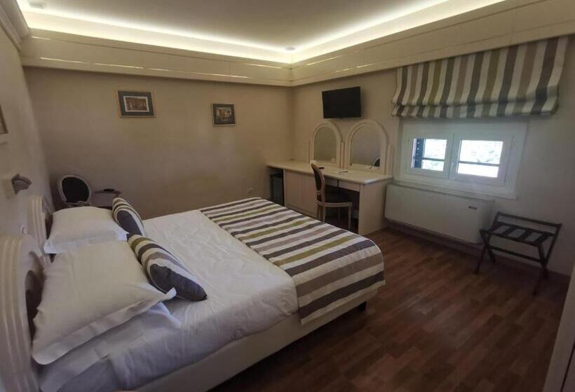 Номер Стандарт Трехместный, Grand Hotel Vittoria