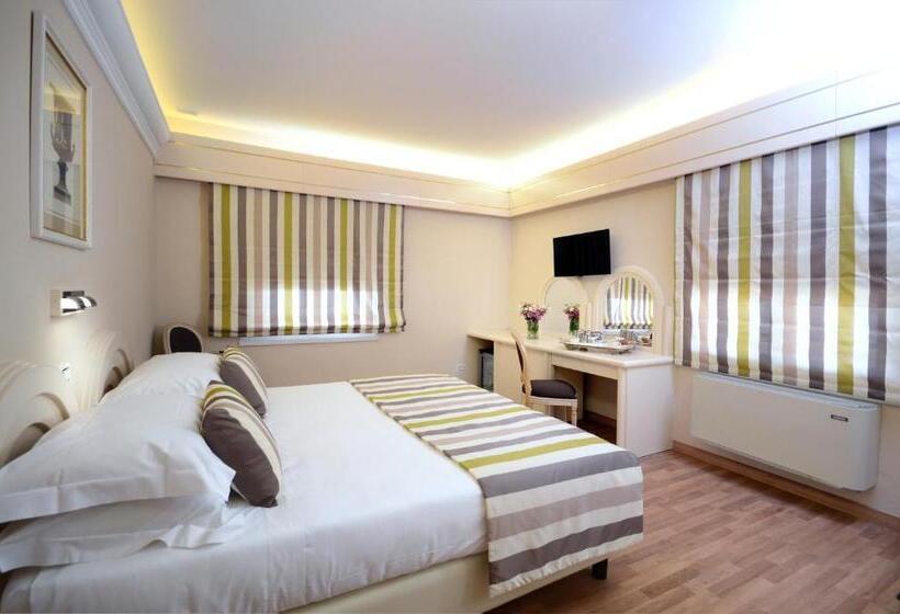 Номер Стандарт Трехместный, Grand Hotel Vittoria