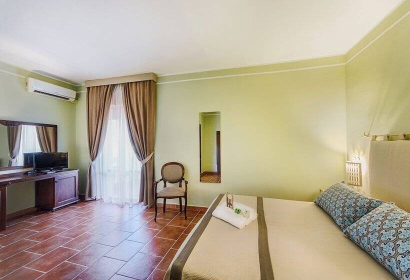 Номер Стандарт Трехместный, Colonna Palace Hotel Mediterraneo