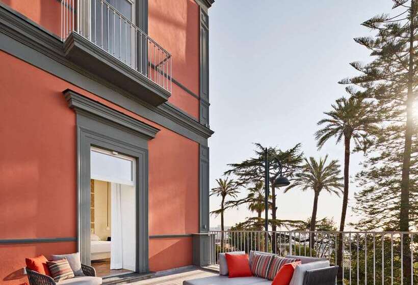 اتاق سوپریور با تخت بزرگ, De Bonart Naples   Curio Collection By Hilton