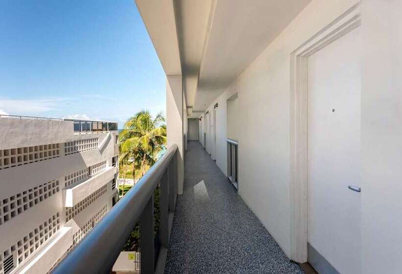 اتاق سوپریور با تخت بزرگ, De Bonart Naples   Curio Collection By Hilton