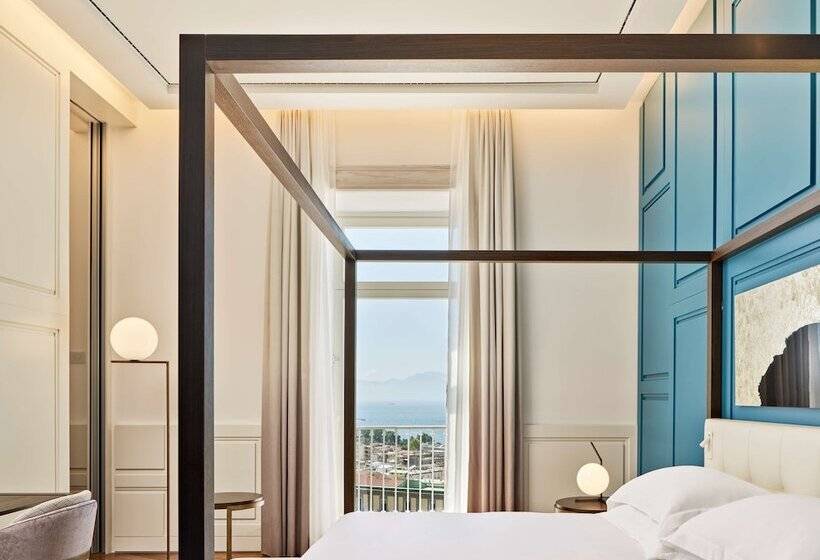 اتاق لوکس با چشم‌انداز دریا, De Bonart Naples   Curio Collection By Hilton