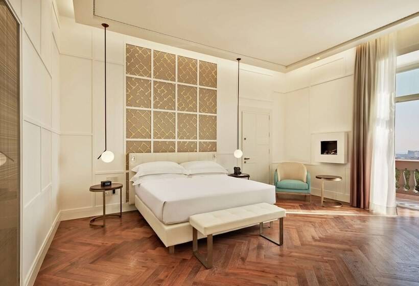اتاق لوکس با چشم‌انداز دریا, De Bonart Naples   Curio Collection By Hilton