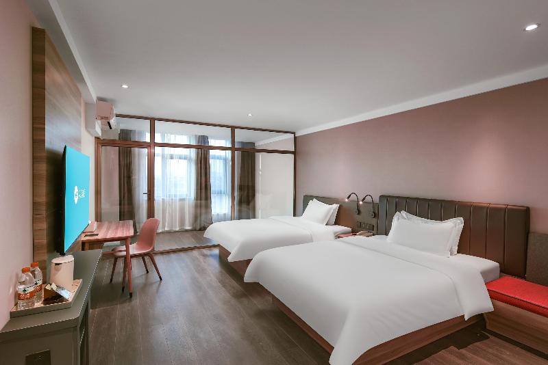 سوئیت جونیور با تخت بزرگ, De Bonart Naples   Curio Collection By Hilton