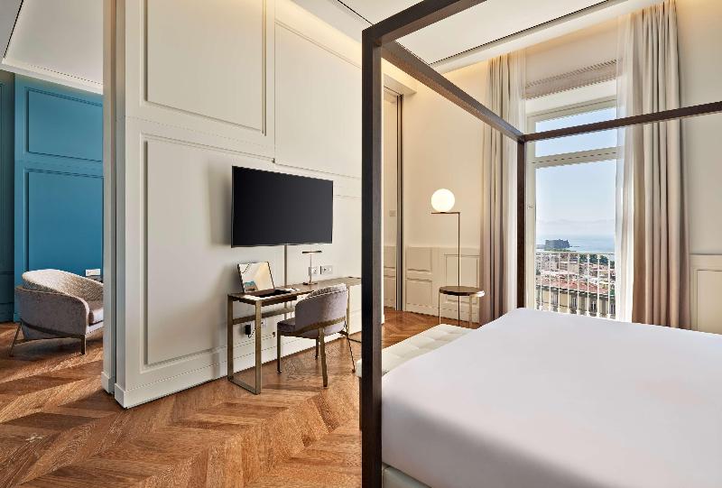 اتاق لوکس با چشم‌انداز دریا, De Bonart Naples   Curio Collection By Hilton