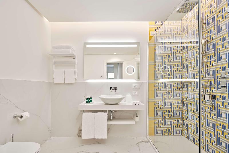 اتاق لوکس با چشم‌انداز دریا, De Bonart Naples   Curio Collection By Hilton