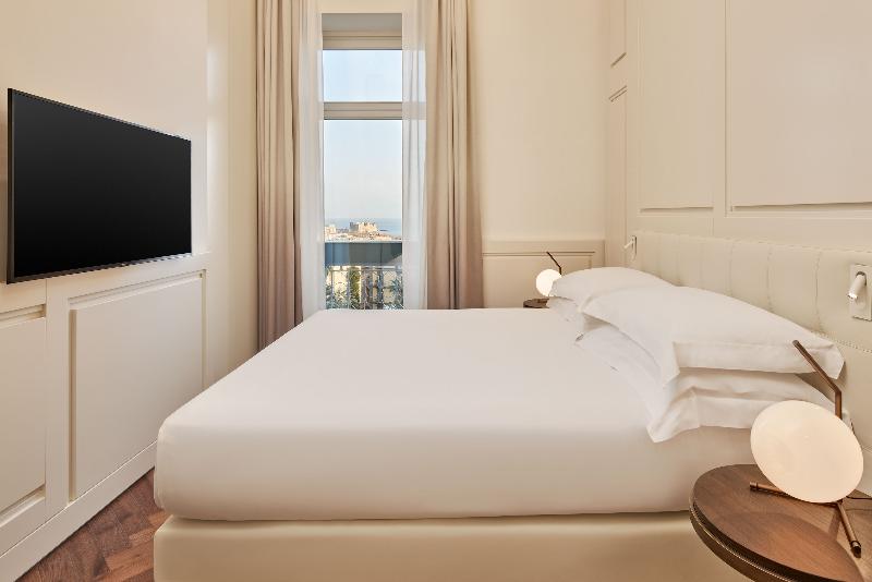 اتاق لوکس با چشم‌انداز دریا, De Bonart Naples   Curio Collection By Hilton