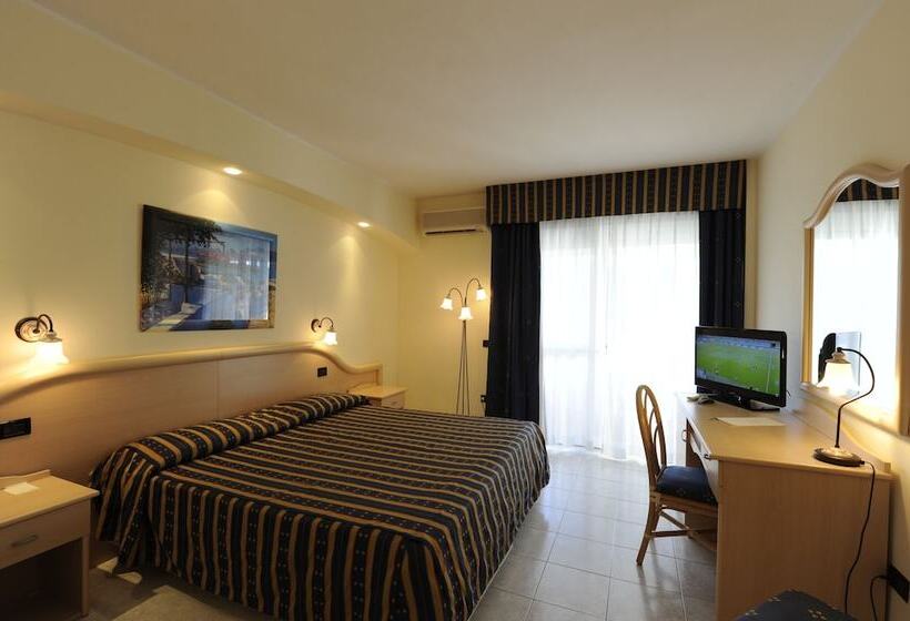 Семейный Номер, Pugnochiuso Resort Hotel Del Faro