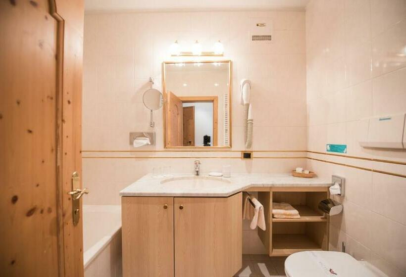 Номер Стандарт с Балконом, Alpenwellnesshotel St. Veit