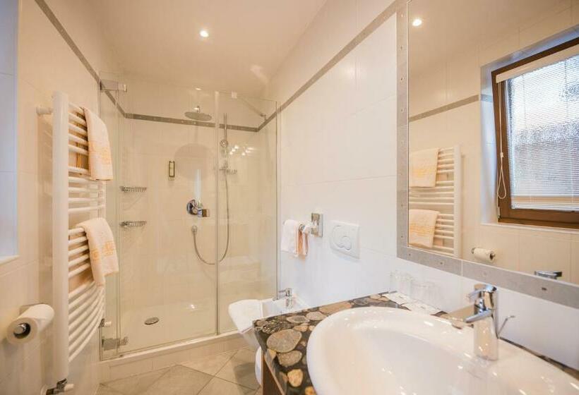 Номер Стандарт с Балконом, Alpenwellnesshotel St. Veit