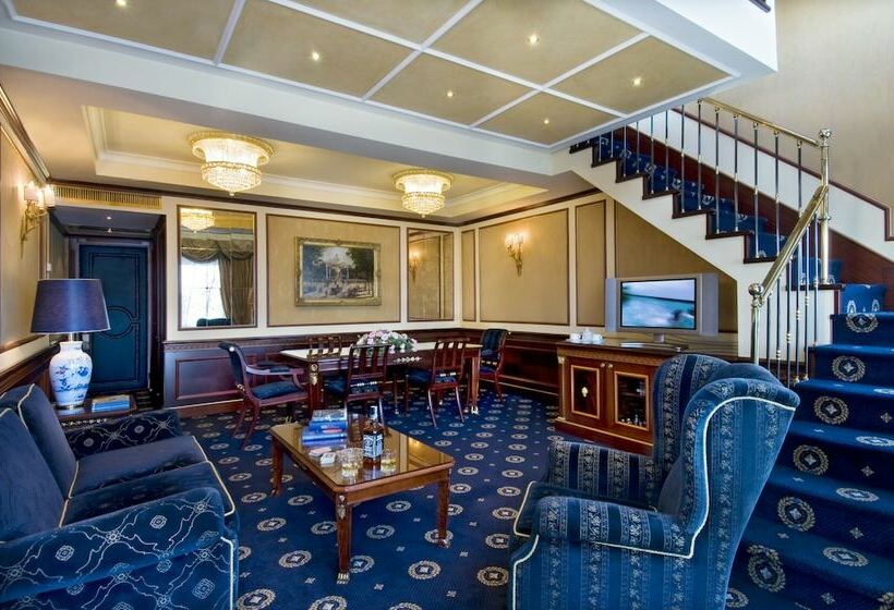 Люкс Сеньор, Grand Hotel Bristol