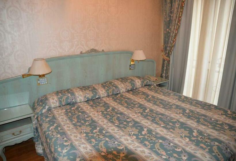 Номер Economy, Grand Hotel Bristol