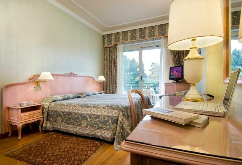 Номер Стандарт Вид на Бассейн, Grand Hotel Bristol