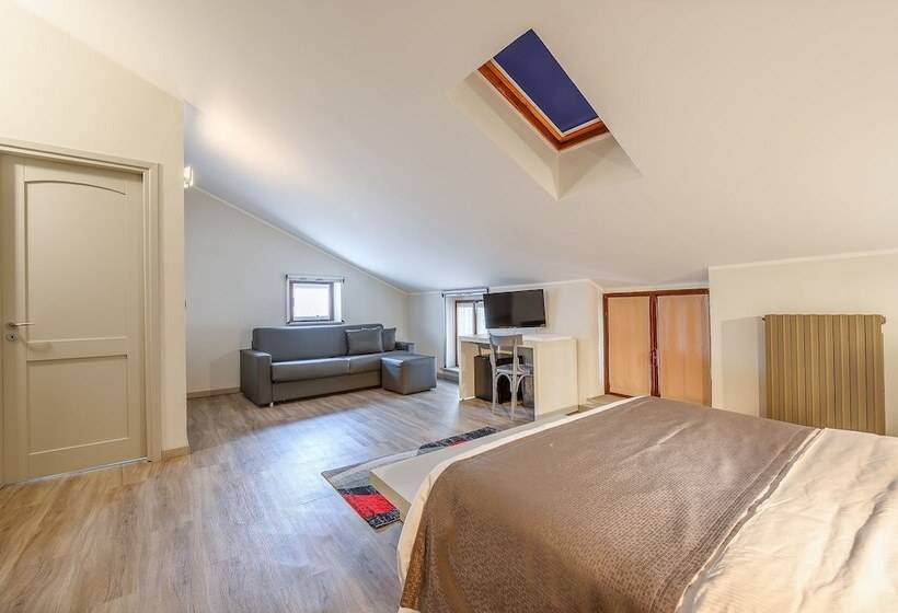 Номер Deluxe, & Apartments  Perpoin