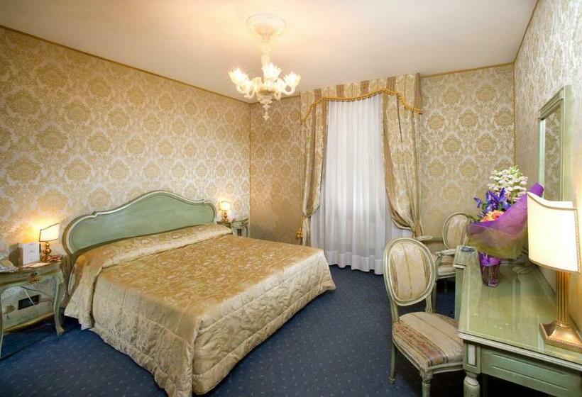 غرفة سوبيريور, Carlton on The Grand Canal