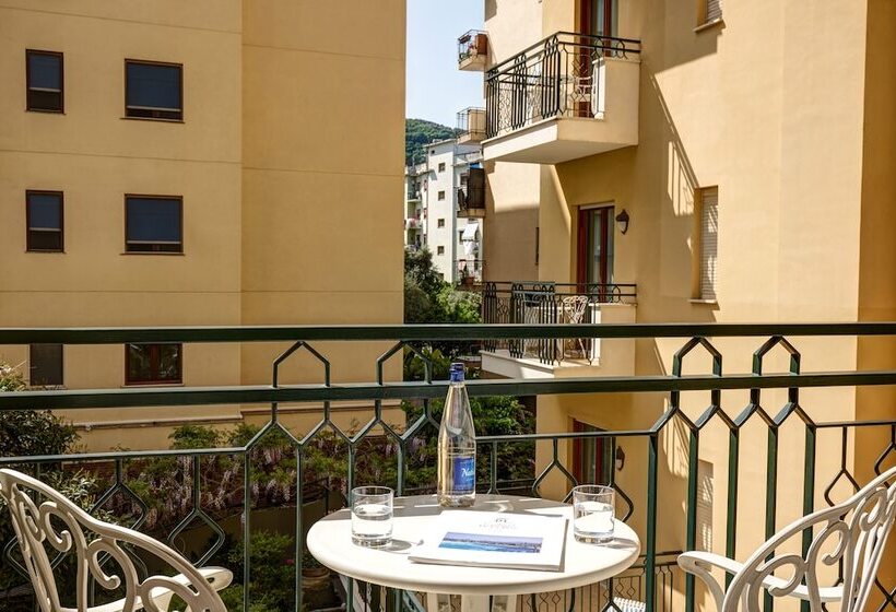 Classic room with balcony, Grand Hotel De La Ville