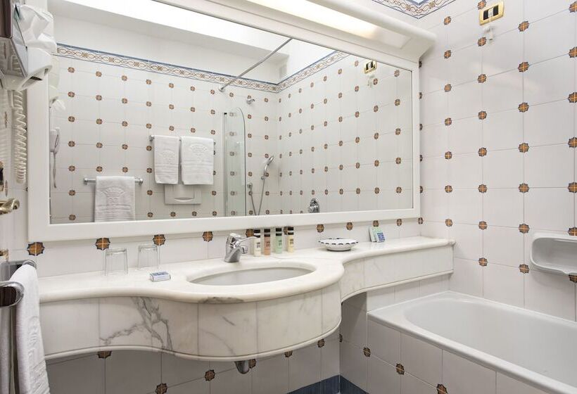 Номер Стандарт Индивидуальный с Балконом, Grand Hotel De La Ville