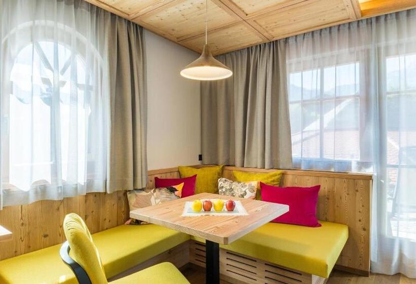 Номер Стандарт Вид на Бассейн, Mirabell Dolomites Hotel Luxury Ayurveda & Spa