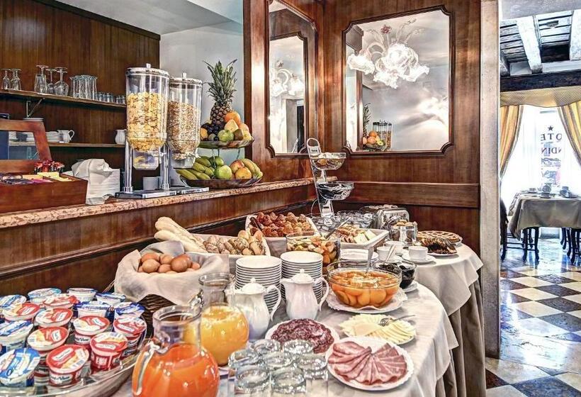 اتاق لوکس, Scandinavia   Relais