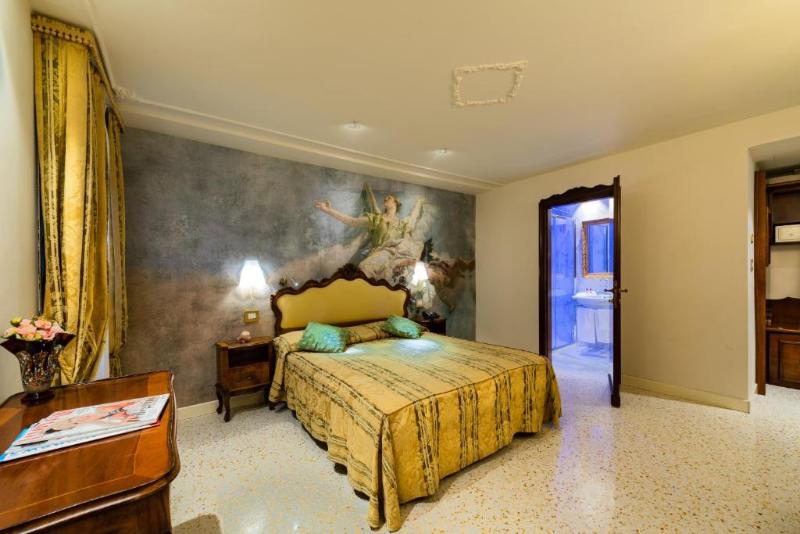 اتاق لوکس, Scandinavia   Relais