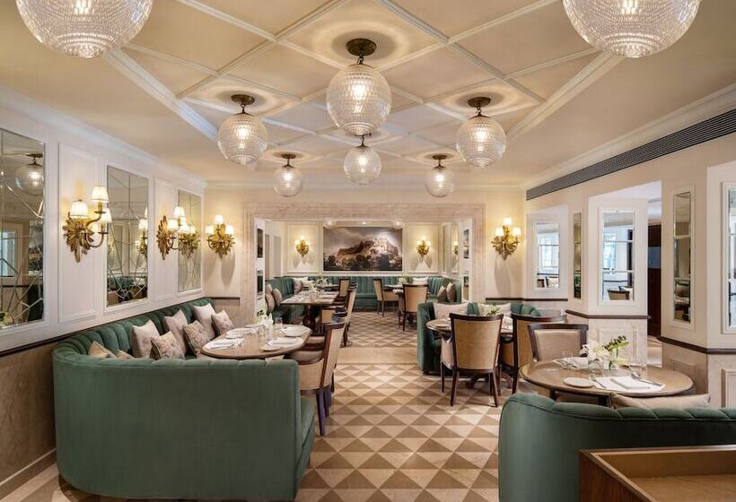 Вилла Deluxe 2 Спальни с Бассейном, Taj Usha Kiran Palace, Gwalior