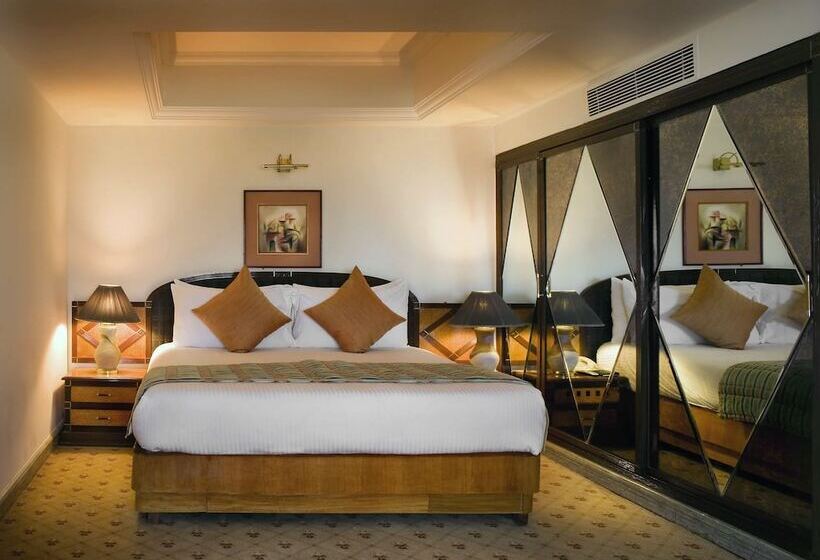سوییت لوکس, The Suryaa  New Delhi