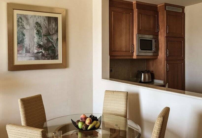 سوییت با چشم‌انداز دریا, Radisson Blu Resort & Spa, Malta Golden Sands