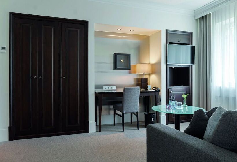 سوییت جونیور, Elite Park Avenue