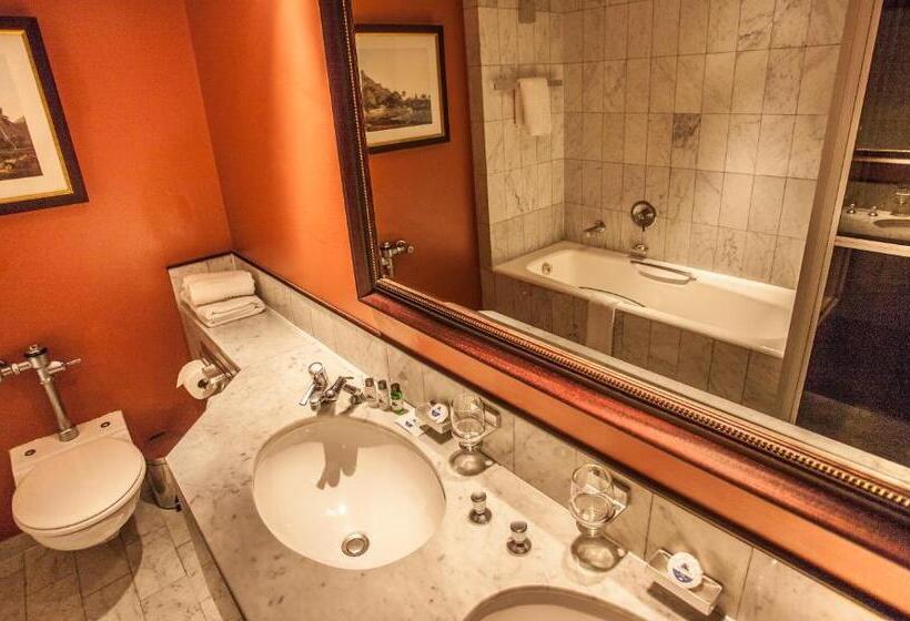 Suite, The Royal Hotel By Coastlands Hotels & Resorts
