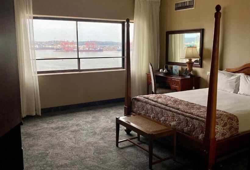 Suite, The Royal Hotel By Coastlands Hotels & Resorts