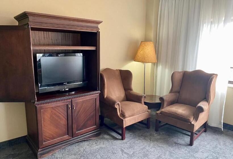 Family Suite, The Royal Hotel By Coastlands Hotels & Resorts